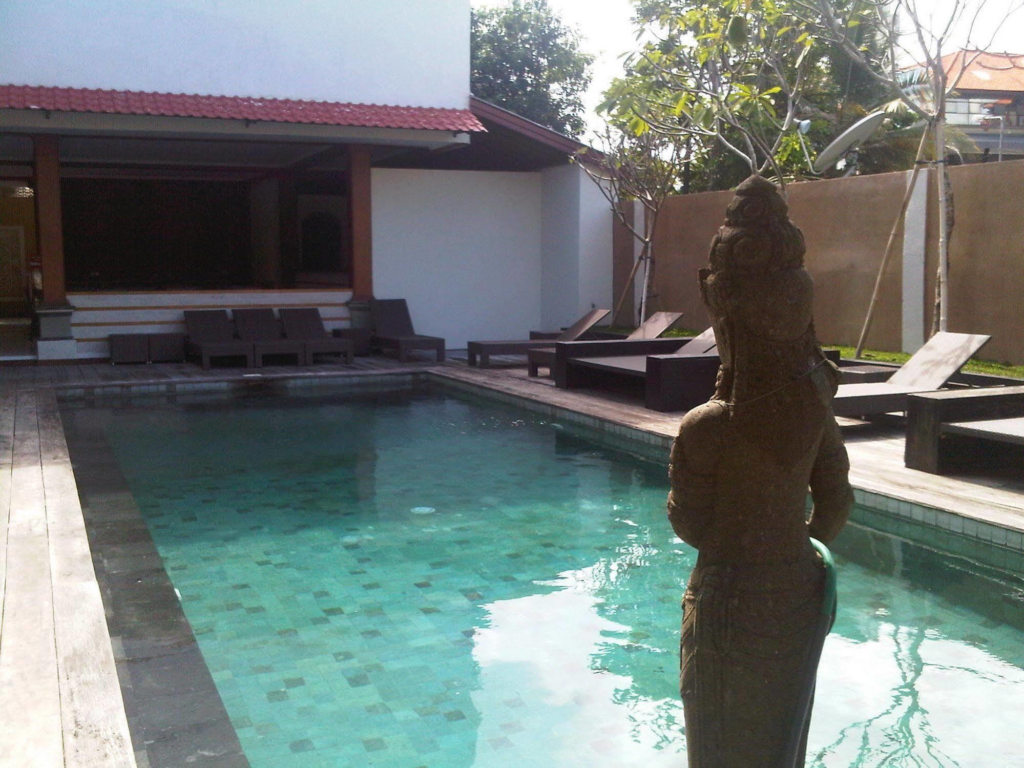 Mirah Hostel Legian  Exterior photo